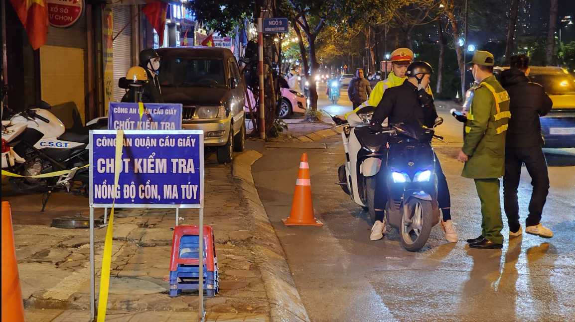 Năm 2024: CSGT chính thức được dừng xe kiểm tra trong những trường hợp nào?